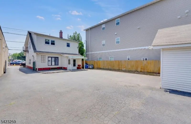 106 Broughton Ave, Bloomfield Twp., NJ 07003