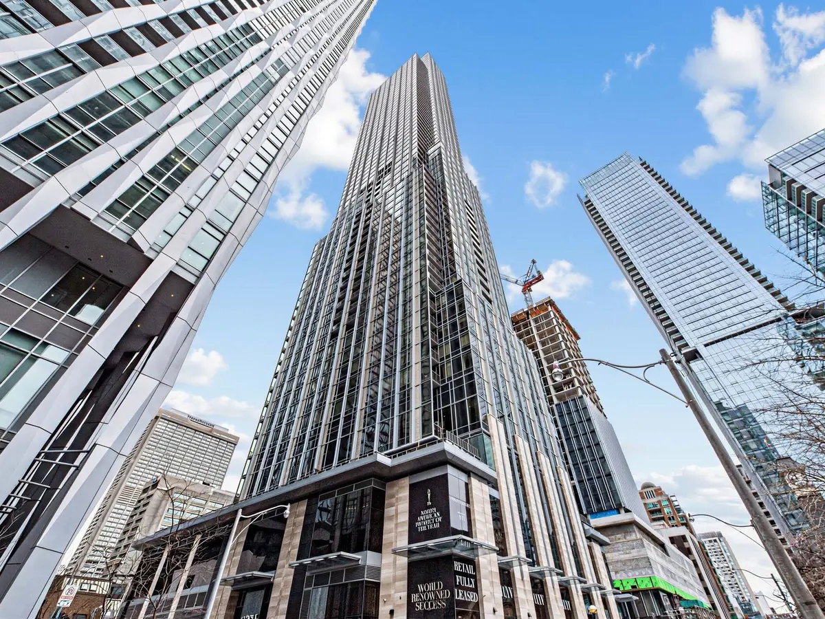 11 Yorkville AVE #5703, Toronto C02, ON M4W 0B7