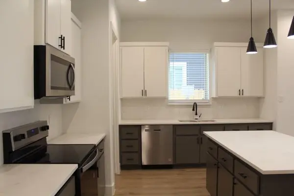 1628 E Davis Avenue, Fort Worth, TX 76104