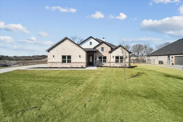 340 Slimp Bluff, Azle, TX 76020