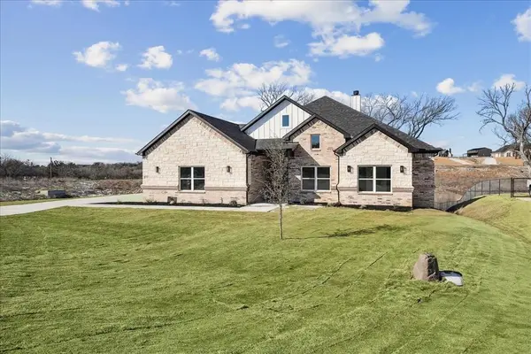 340 Slimp Bluff, Azle, TX 76020