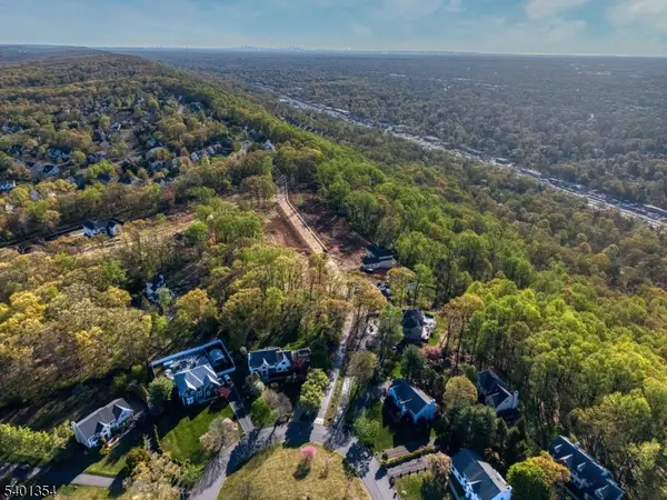 4 Harlow Pointe Cove, Green Brook Twp., NJ 08812