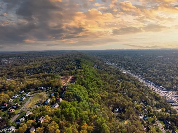 8 Juniper Pointe Trail, Green Brook Twp., NJ 08812