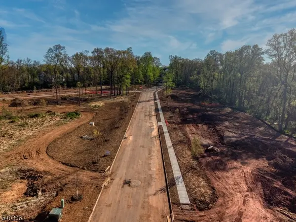 8 Juniper Pointe Trail, Green Brook Twp., NJ 08812