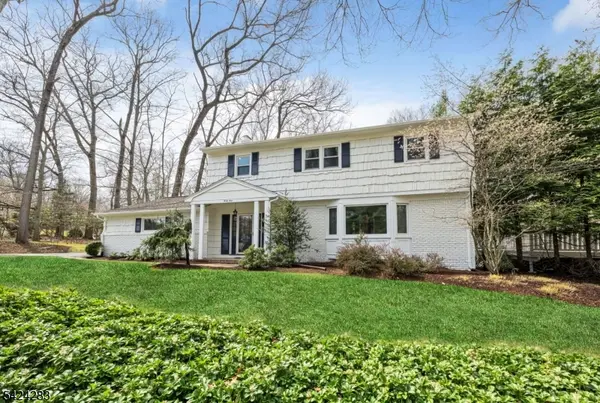 44 Deerfield Ter, Mahwah Twp., NJ 07430