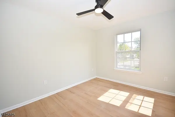 24 Straton Ct, Sayreville Boro, NJ 08859