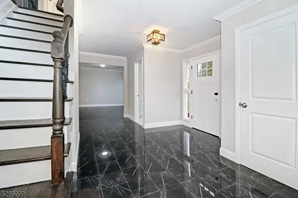 13 Hanover Rd, East Hanover Twp., NJ 07936