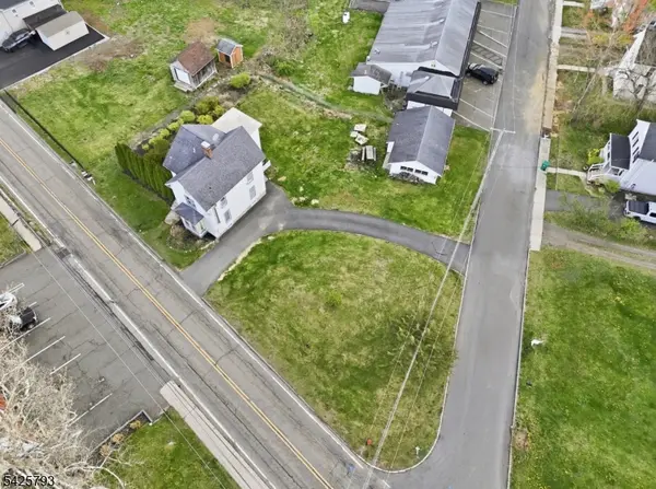 10 Brighton Ave, Andover Boro, NJ 07821