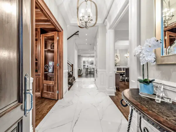 5 Lloydminster CRES, Toronto C14, ON M2M 2R9