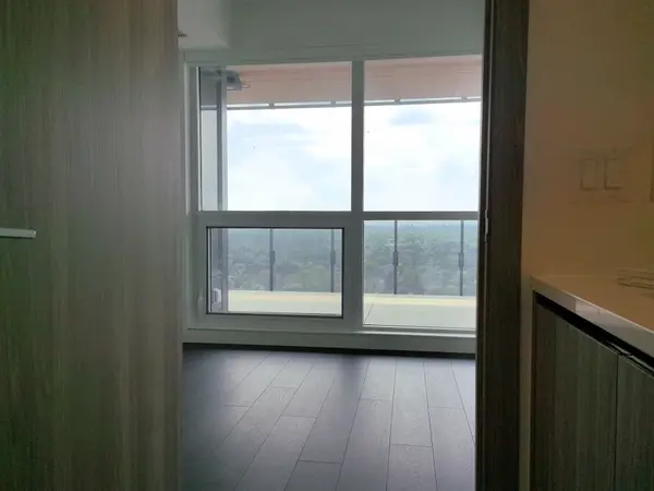 27 Mcmahon DR S #2702, Toronto C15, ON L3R 9Y7