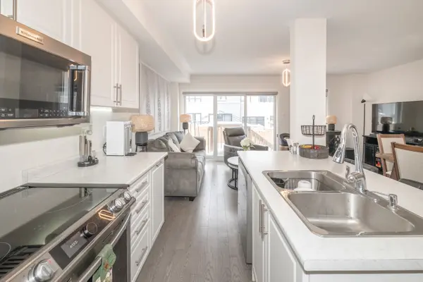 30 Caspian SQ, Clarington, ON L1C 7G3