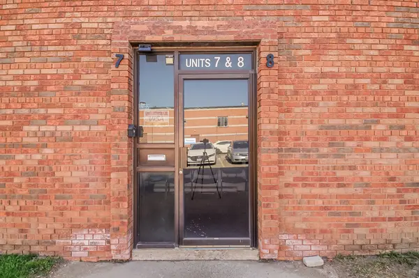 12 Heritage RD #8, Markham, ON L3P 1M4