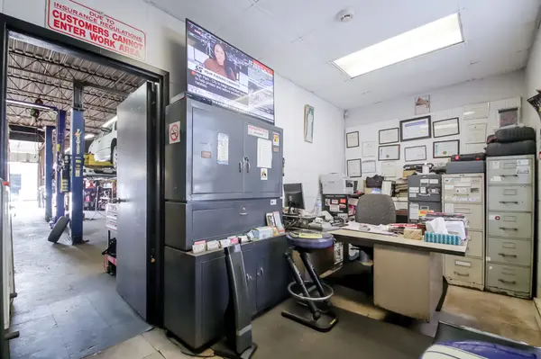 12 Heritage RD #8, Markham, ON L3P 1M4