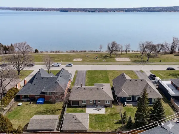 68 Kempenfelt DR, Barrie, ON L4M 1C1