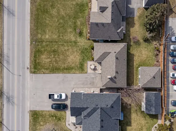 68 Kempenfelt DR, Barrie, ON L4M 1C1