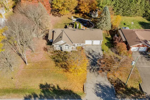 21 Maryjane RD, Tiny, ON L0L 2T0