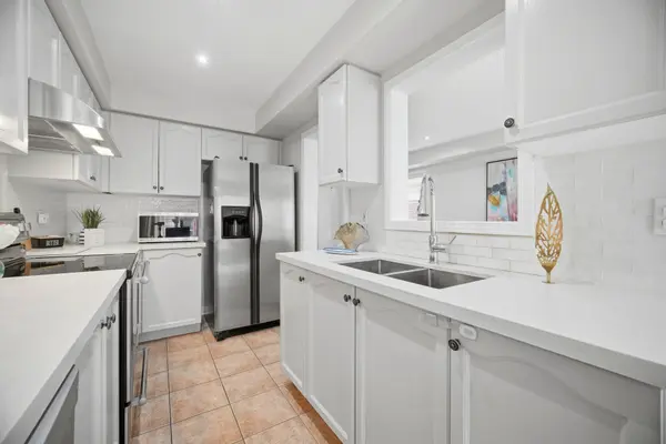 525 Novo Star DR #179, Mississauga, ON L5W 1Y1