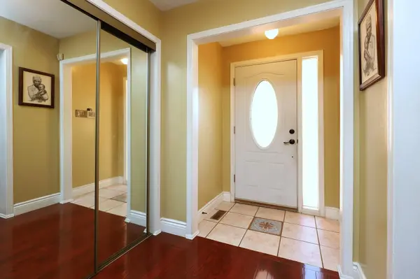 4272 Wakefield CRES, Mississauga, ON L5C 4M4