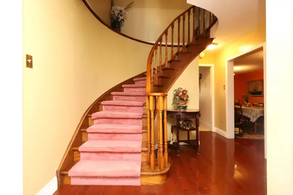 4272 Wakefield CRES, Mississauga, ON L5C 4M4