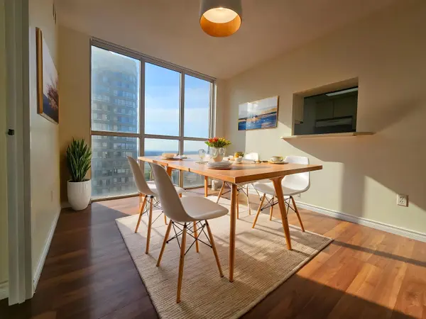 285 Enfield PL #1503, Mississauga, ON L5B 3Y6