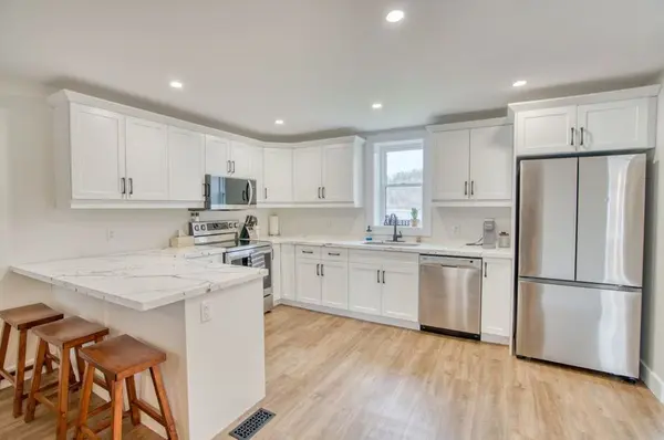 4 Bedford ST E, Westport, ON K0G 1X0