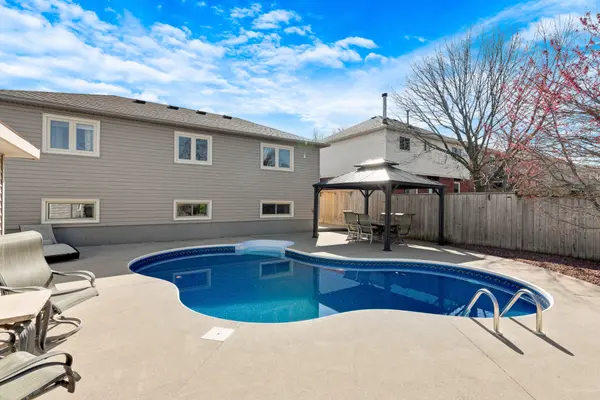 77 Mctague DR, Cambridge, ON N1T 1L7