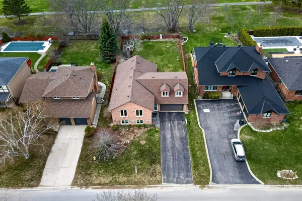 23 Old Oak RD, Kingston, ON K7M 7C3