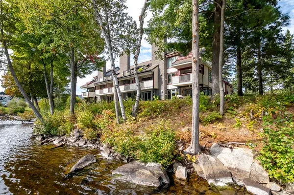 10 Coveside DR #204, Huntsville, ON P1H 1C3