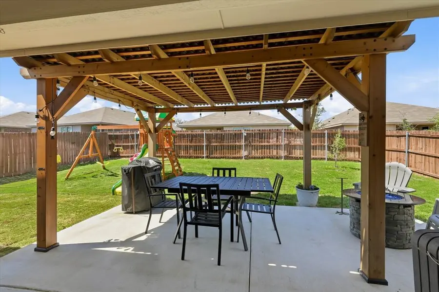 229 Abingdon Street, Azle, TX 76020