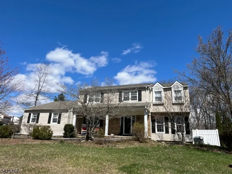 6 Beechnut Dr, Washington Twp., NJ 07853