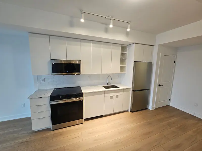 2075 Lakeshore RD #810, Burlington, ON L7R 0H3