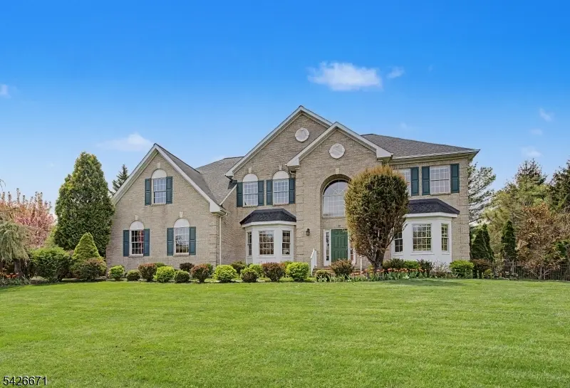 39 Briarwood Drive East, Warren Twp., NJ 07059