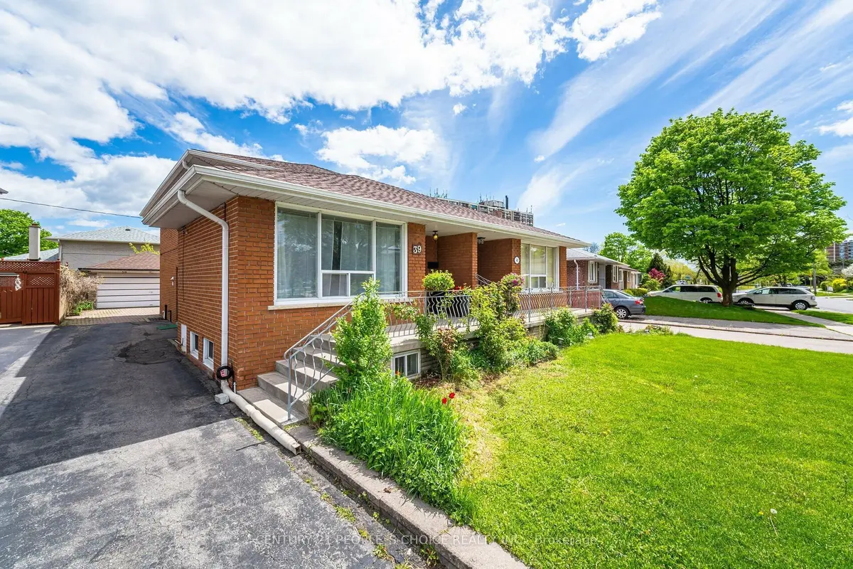 39 Waterbury DR, Toronto W09, ON M9R 3Y1
