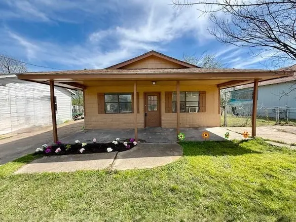 1605 E 10th Avenue, Corsicana, TX 75110