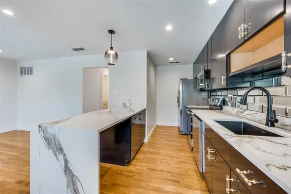 4616 W Lovers Lane #208, Dallas, TX 75209