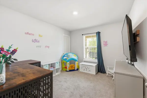 229 Abingdon Street, Azle, TX 76020