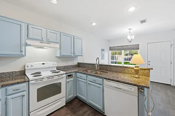 1509 Creek Bank Lane, Arlington, TX 76014