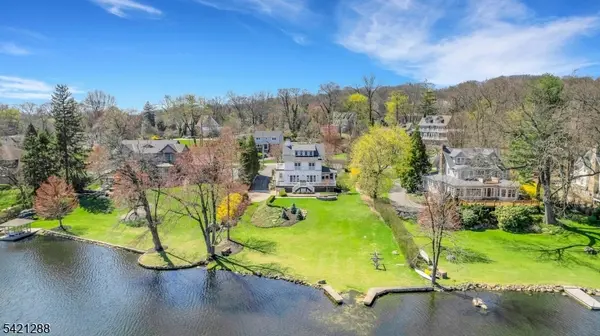 17 Briarcliff Rd, Mountain Lakes Boro, NJ 07046