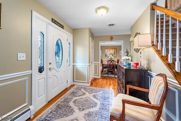 6 Beechnut Dr, Washington Twp., NJ 07853