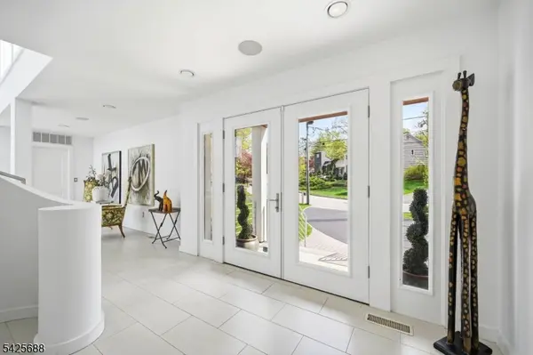 28 Glen Ct, Pompton Lakes Boro, NJ 07442