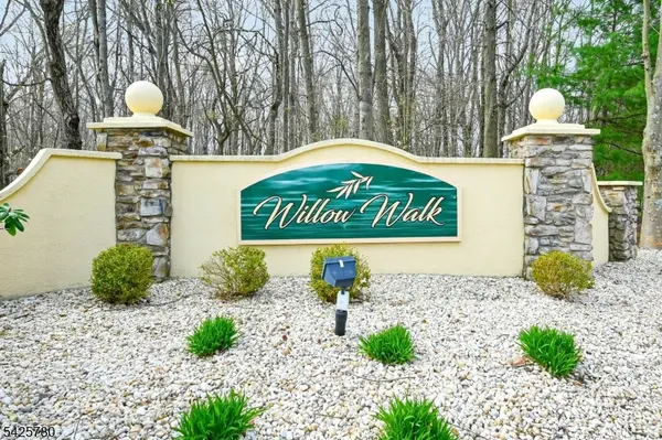 40 Loch Ln, Roxbury Twp., NJ 07852