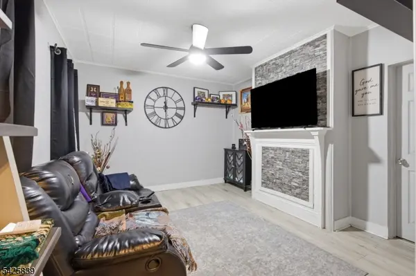 83 Hamilton St, East Orange City, NJ 07017