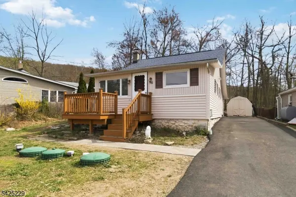 54 Wildwood Rd, Jefferson Twp., NJ 07438