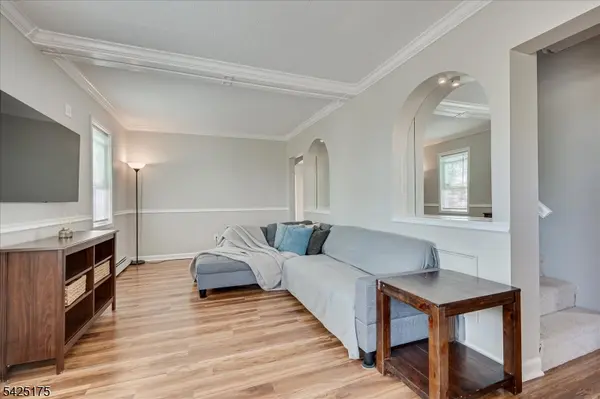 35 Edgewood Ter, South Bound Brook Boro, NJ 08880