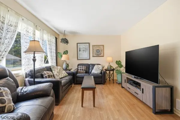 31 Dacotah Ave, Oakland Boro, NJ 07436