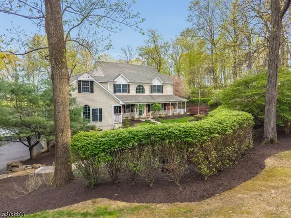 15 White Oak Dr, Union Twp., NJ 08802