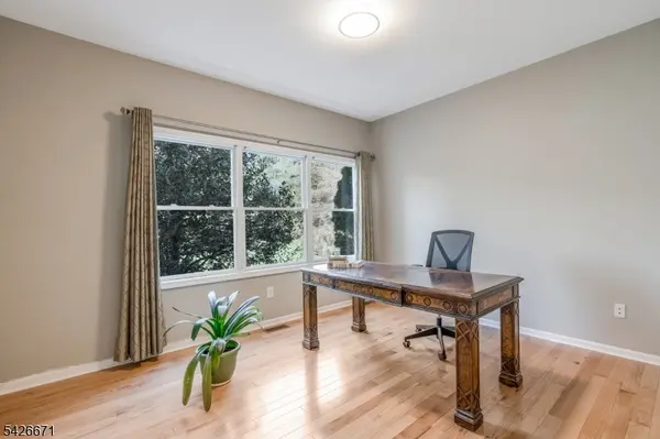 39 Briarwood Drive East, Warren Twp., NJ 07059