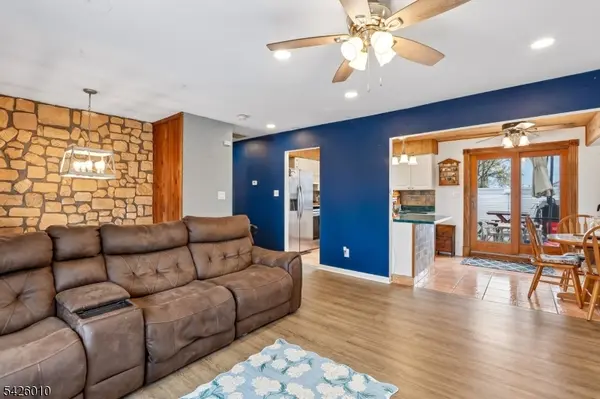 3138 Oceanic Dr, Toms River Township, NJ 08753