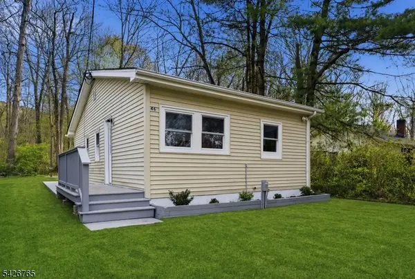 46 Wildwood Rd, Jefferson Twp., NJ 07438