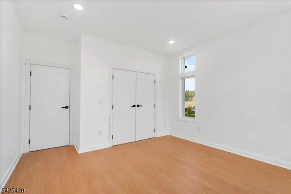 1108 Mcbride Ave #3, Woodland Park, NJ 07424